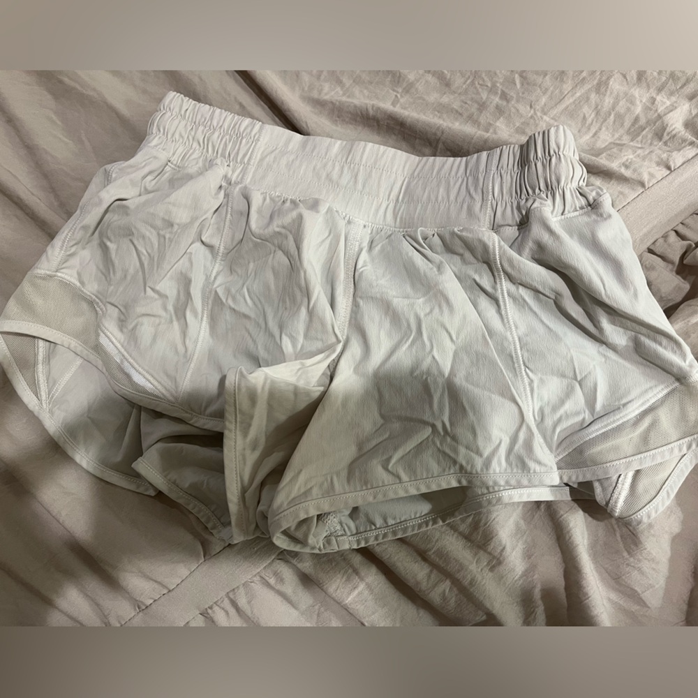 Lulu hotty hot shorts - white size 4